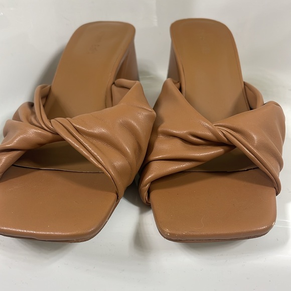 Open Edit Nordstrom Mocha slides . Size 8 M - Picture 3 of 6
